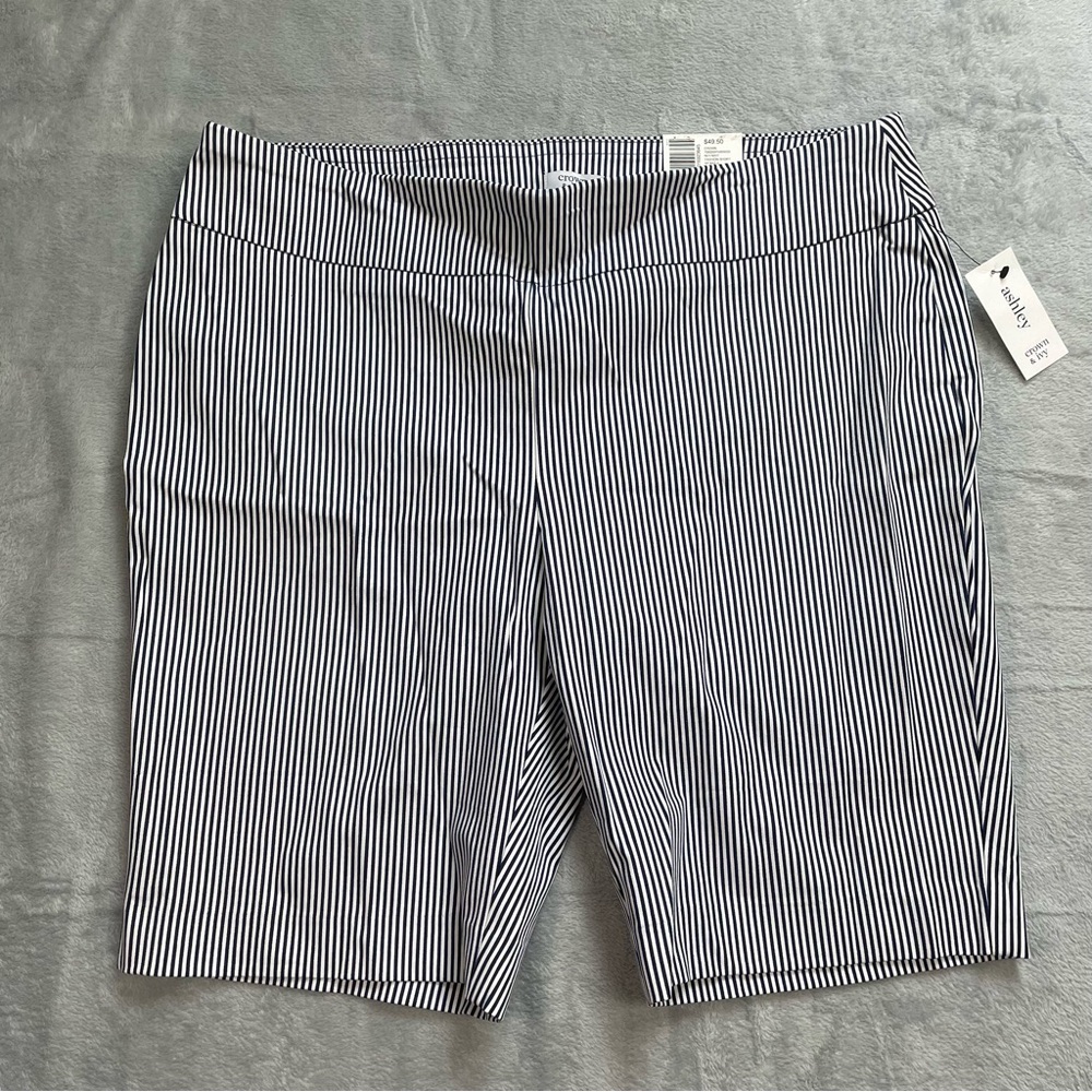 Crown‎ & Ivy Shorts 16 Women’s NWT Ashley Stripe Stretch Bermuda Pull On